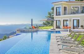 Villa for rent in Eze