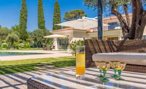 Savills French Riviera - Villa A vendre Mougins